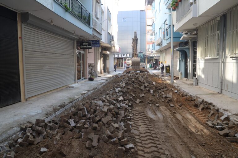 Turgutlu Belediye Ekipleri Kent Genelinde Kesintisiz Çalışıyor Turgutlu Belediye Ekipleri Kent Genelinde Kesintisiz Çalışıyor