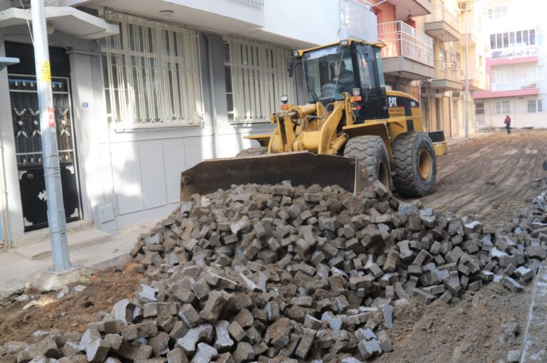 Turgutlu Belediyesi İki Mahallede Yol Kaldırma Çalışmalarına Başladı