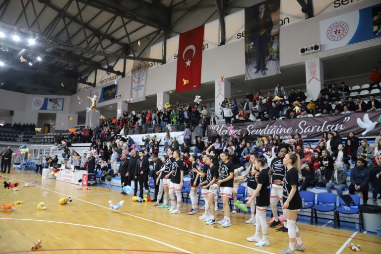 Turgutlu Halkı “Bir Oyuncak Bir Mutluluk” Kampanyasıyla Tek Yürek Oldu Turgutlu Halkı “Bir Oyuncak Bir Mutluluk” Kampanyasıyla Tek Yürek Oldu