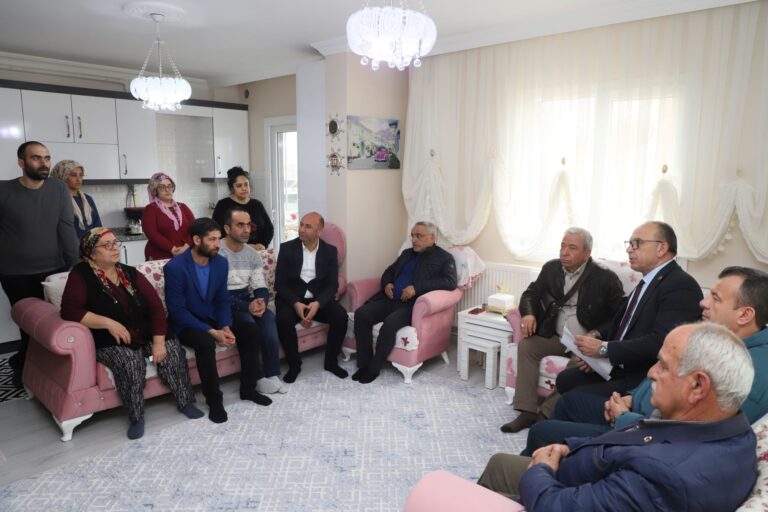 Turgutlu’ya Gelen Depremzede Ailelere Moral Ziyareti