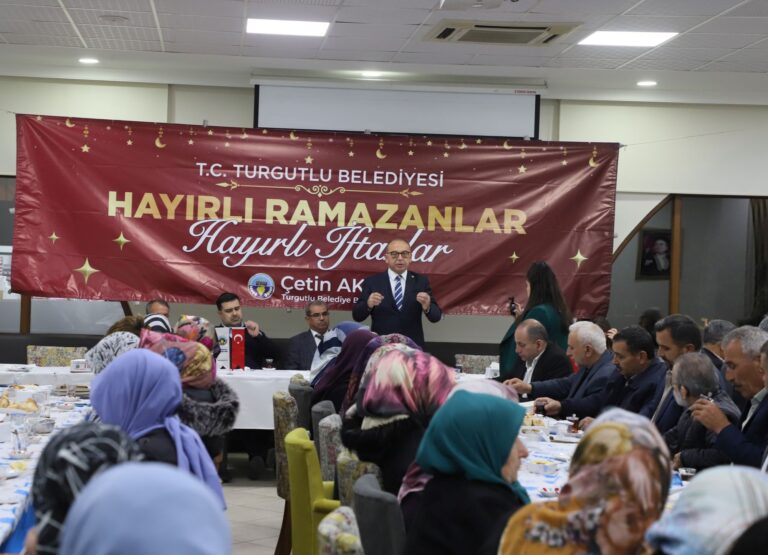 Başkan Çetin Akın ve Muhtarlar İftar Sofrasında Buluştu Başkan Çetin Akın ve Muhtarlar İftar Sofrasında Buluştu