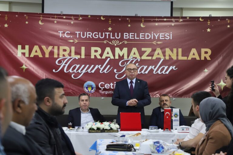 Turgutlu Belediye Başkanı Çetin Akın, Şehit ve Gazi Ailelerini İftar Sofrasında Ağırladı Turgutlu Belediye Başkanı Çetin Akın, Şehit ve Gazi Ailelerini İftar Sofrasında Ağırladı