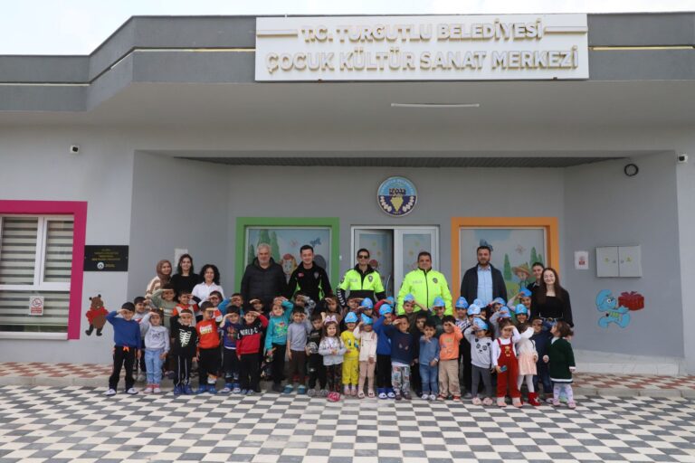 Turgutlu Belediyesi Çocuk Kültür Sanat Merkezi Öğrencilerine Polislerden Özel Ziyaret Turgutlu Belediyesi Çocuk Kültür Sanat Merkezi Öğrencilerine Polislerden Özel Ziyaret