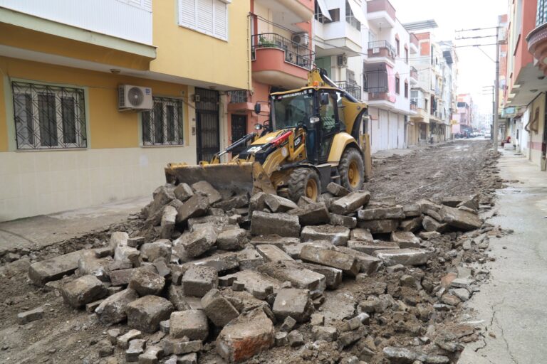 Turgutlu Belediyesi Ekipleri “Daha Güzel Bir Turgutlu İçin” Sahada Turgutlu Belediyesi Ekipleri “Daha Güzel Bir Turgutlu İçin” Sahada