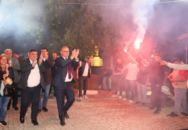 Başkan Çetin Akın: “Çocuklarımızı özgürlük ve barış içerisinde yaşatabiliriz. 14 Mayıs bunun öncüsü olacak” Başkan Çetin Akın: “Çocuklarımızı özgürlük ve barış içerisinde yaşatabiliriz. 14 Mayıs bunun öncüsü olacak”