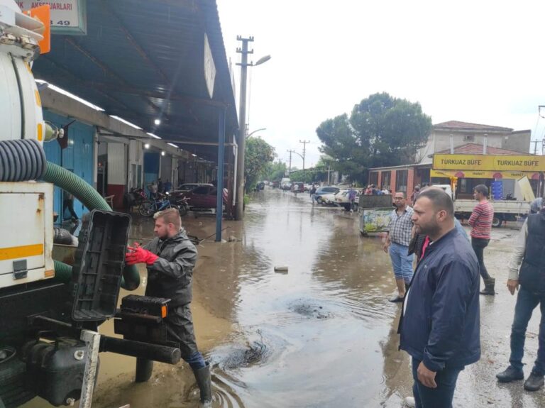 Turgutlu Belediye Başkan Yardımcısı Daşkan’dan Su Baskınlarının Yaşandığı Noktalarda İnceleme