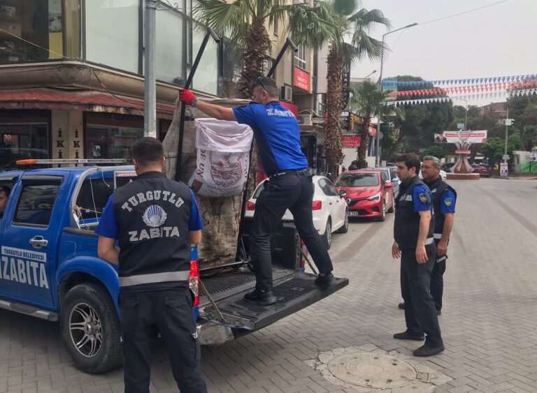 Turgutlu Zabıtasından Yetkisiz Atık Toplayanlara Yönelik Denetim Turgutlu Zabıtasından Yetkisiz Atık Toplayanlara Yönelik Denetim