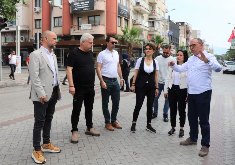 Başkan Çetin Akın ve Ekibi Tam Kadro Sahada