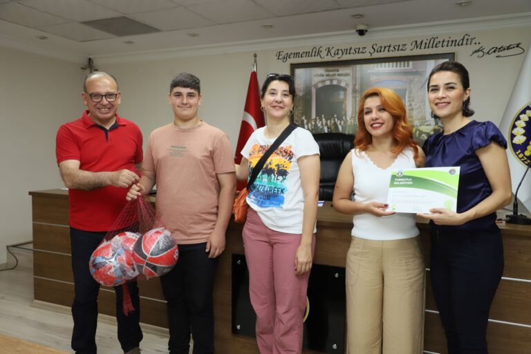 Turgutlu Belediyesi Çevreci Okulları Ödüllendirdi Turgutlu Belediyesi Çevreci Okulları Ödüllendirdi