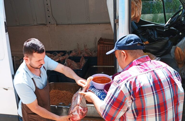 Turgutlu Belediyesi Hayırseverler ile İhtiyaç Sahiplerini Gönül Sofrasında Buluşturdu Turgutlu Belediyesi Hayırseverler ile İhtiyaç Sahiplerini Gönül Sofrasında Buluşturdu