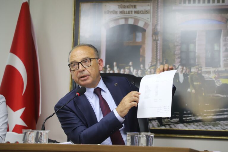 Başkan Çetin Akın Eleştirilere Yanıt Verdi: “5393 Sayılı Belediye Kanunu, ‘ilaçlama büyükşehir belediyesinin işi’ diyor” Başkan Çetin Akın Eleştirilere Yanıt Verdi: “5393 Sayılı Belediye Kanunu, ‘ilaçlama büyükşehir belediyesinin işi’ diyor”