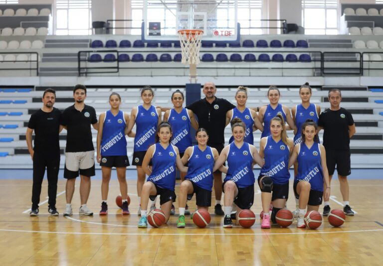 Trippters.com Turgutlu Belediyesi Kadın Basketbol Takımı Parkeye İndi