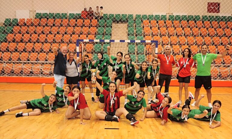 Turgutlu Belediyesi Hentbol Takımı Oyuncuları Manisa’ya Başarı Getirdi Turgutlu Belediyesi Hentbol Takımı Oyuncuları Manisa’ya Başarı Getirdi
