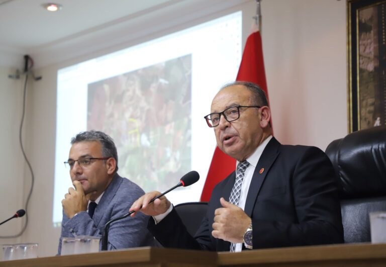 Başkan Çetin Akın: “Hiçbir müteahhidimize, hiçbir esnafımıza borcumuz yok; günü gününe her şey ödeniyor” Başkan Çetin Akın: “Hiçbir müteahhidimize, hiçbir esnafımıza borcumuz yok; günü gününe her şey ödeniyor”