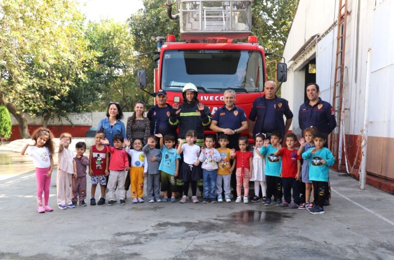 Turgutlu Belediyesinin Minik Öğrencileri İtfaiyeci Oldu Turgutlu Belediyesinin Minik Öğrencileri İtfaiyeci Oldu