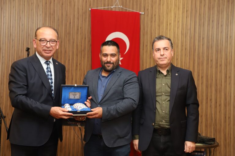 Başkan Çetin Akın Muhtarlar Onuruna Yemek Programı Düzenledi Başkan Çetin Akın Muhtarlar Onuruna Yemek Programı Düzenledi