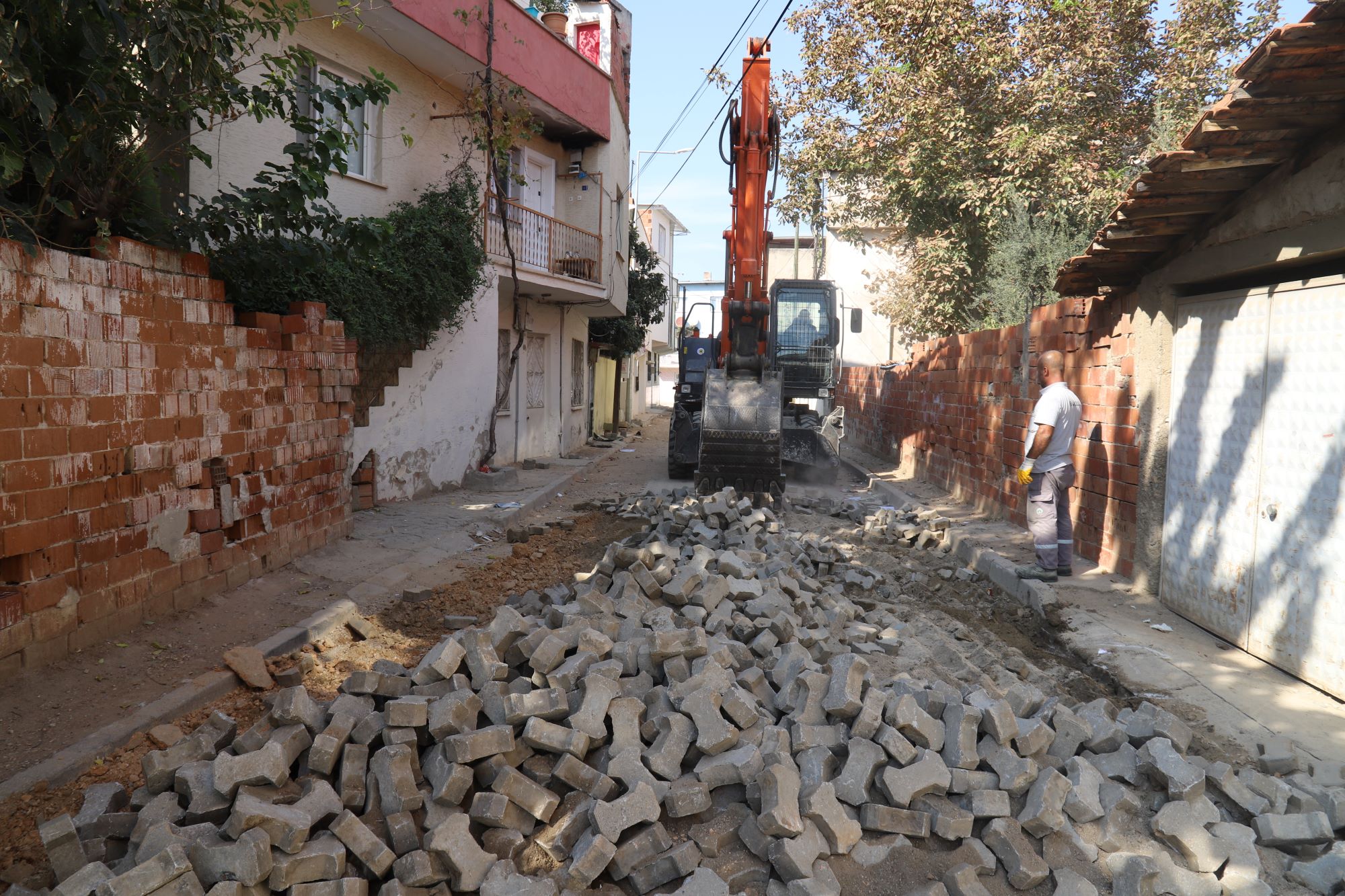 İstasyonaltı mahallesinin sokakları turgutlu belediyesi ile yenileniyor