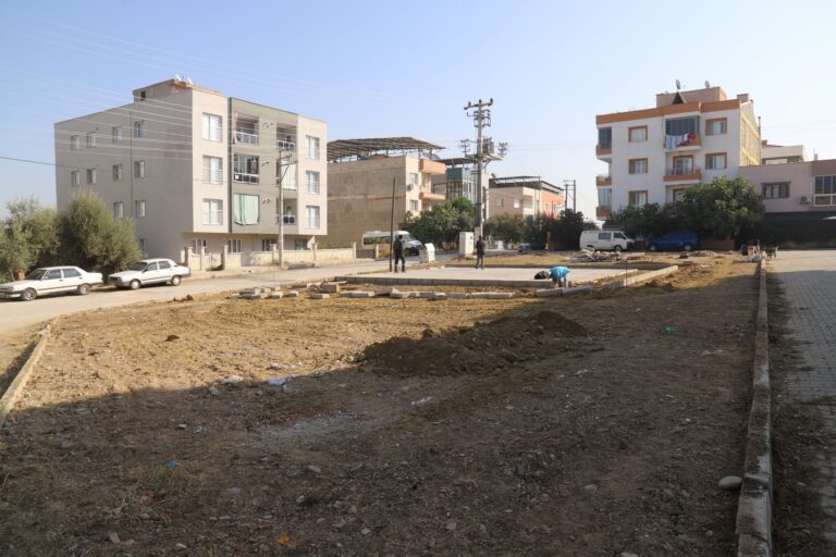 Turgutlu Belediyesi Park ve Bahçeler Müdürlüğü Ekiplerinden Kapsamlı Çalışma Turgutlu Belediyesi Park ve Bahçeler Müdürlüğü Ekiplerinden Kapsamlı Çalışma