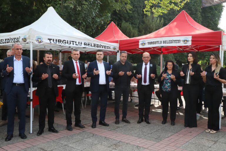 Turgutlu Belediyesi Büyük Önder Atatürk’ü Andı