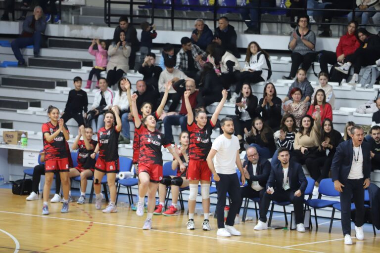 Turgutlu Belediyesi Kadın Basketbol Son Topta Kaybetti