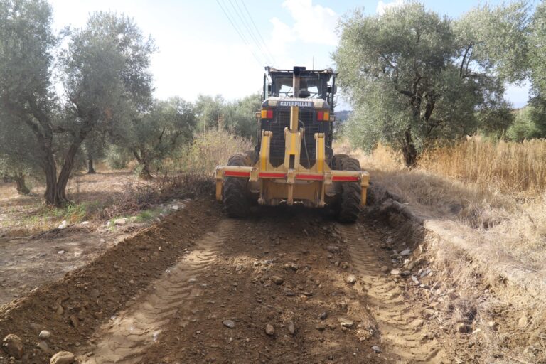 Turgutlu Belediyesinden Yağış Sonrası Bozulan Yollara Bakım