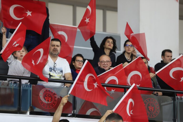 Turgutlu Belediyespor’un Perileri 2023’ü Galibiyetle Bitirdi Turgutlu Belediyespor’un Perileri 2023’ü Galibiyetle Bitirdi