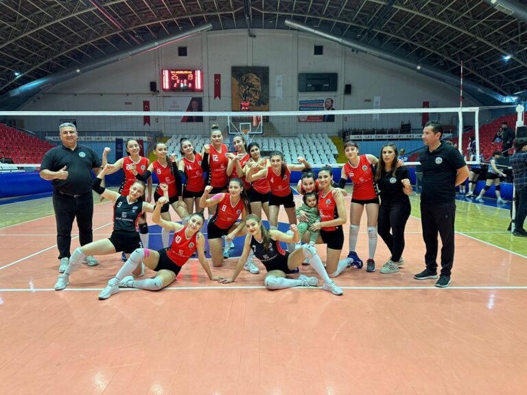 Turgutlu Belediyesi Kadın Voleybol Takımının Yüzü Güldü Turgutlu Belediyesi Kadın Voleybol Takımının Yüzü Güldü