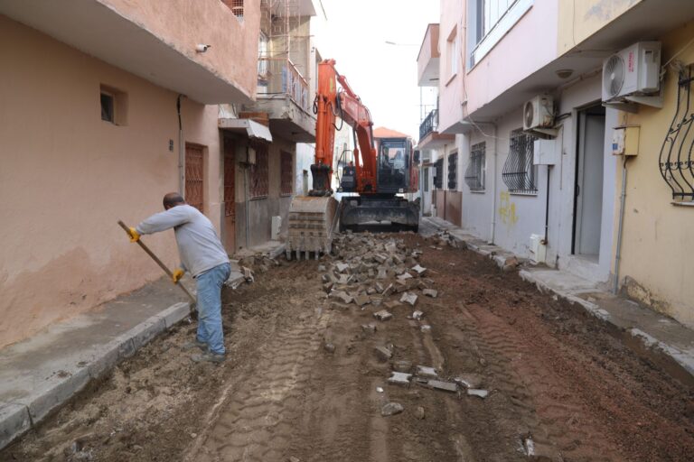 Turgutlu Belediyesi Ekipleri Üstyapı Çalışmalarıyla Kentin Her Noktasını Yeniliyor