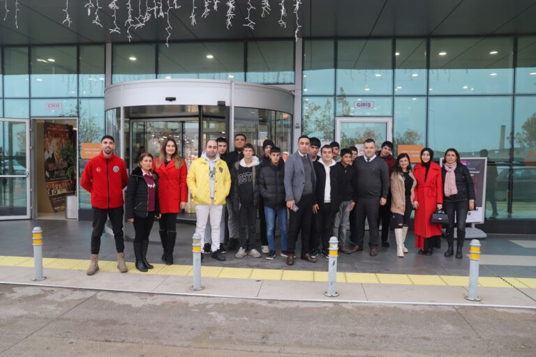 Turgutlu Belediyesinden “Engelsiz” Sinema Keyfi