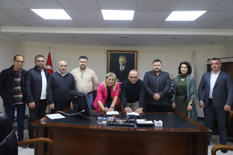 Turgutlu Belediyesi Kadrolu İşçilerinin Maaşına Yüzde 68 Zam Yaptı Turgutlu Belediyesi Kadrolu İşçilerinin Maaşına Yüzde 68 Zam Yaptı