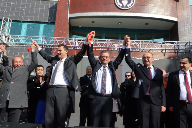 CHP Genel Başkanı Özgür Özel’in Yeni Görevindeki İlk Açılış ve Temel Atma Töreni Turgutlu’da Oldu