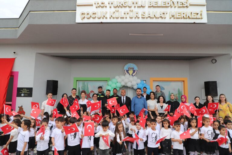 Turgutlu Belediyesi Çocuk ve Kültür Sanat Merkezinde 23 Nisan Coşkusu