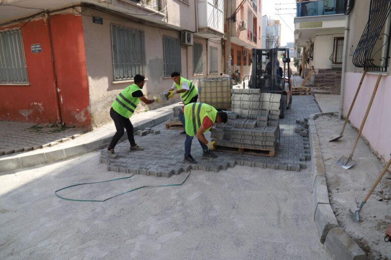 Turgutlu Belediyesi Fen İşleri Müdürlüğü Ekipleri Eş Zamanlı Çalışmalarını Sürdürüyor Turgutlu Belediyesi Fen İşleri Müdürlüğü Ekipleri Eş Zamanlı Çalışmalarını Sürdürüyor