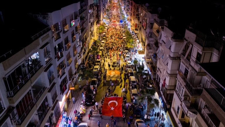 19 Mayıs Coşkusu Turgutlu’yu Sardı 19 Mayıs Coşkusu Turgutlu’yu Sardı