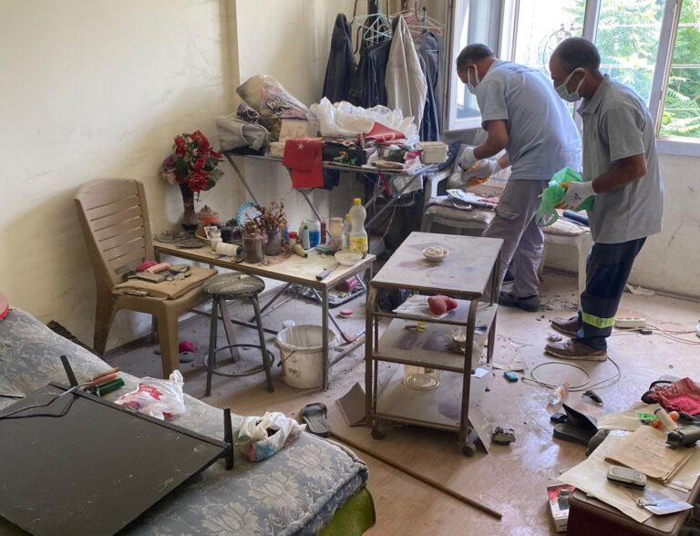 Turgutlu Belediyesinden Çöp Ev Temizliği Turgutlu Belediyesinden Çöp Ev Temizliği