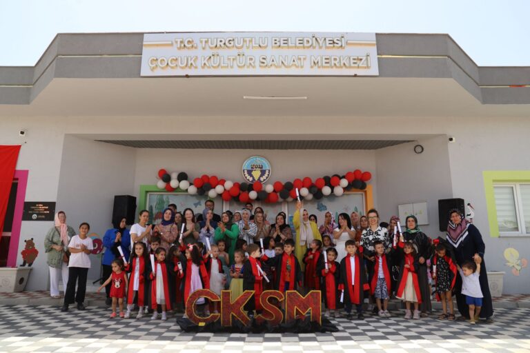 Çocuk Kültür ve Sanat Merkezi’nde Mezuniyet Sevinci Çocuk Kültür ve Sanat Merkezi’nde Mezuniyet Sevinci