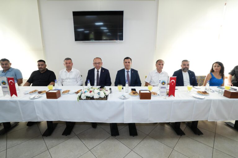 Başkan Çetin Akın ve Başkan Ferdi Zeyrek’ten Turgutlu Çıkarması Başkan Çetin Akın ve Başkan Ferdi Zeyrek’ten Turgutlu Çıkarması