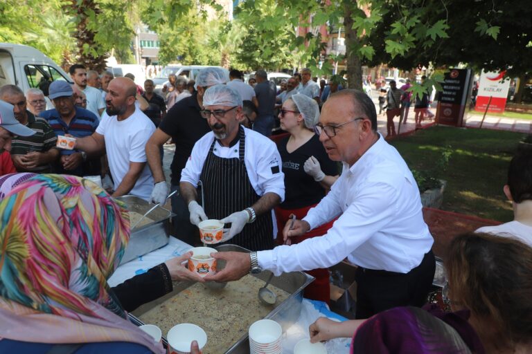 Turgutlu Belediyesi Aşure Hayrını Gerçekleştirdi Turgutlu Belediyesi Aşure Hayrını Gerçekleştirdi