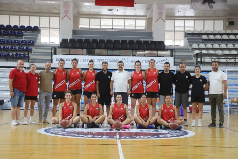 Turgutlu Belediyesi Kadın Basketbol Takımı Parkeye İndi Turgutlu Belediyesi Kadın Basketbol Takımı Parkeye İndi