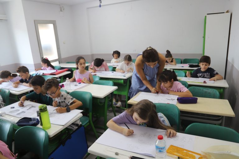 Turgutlu Belediyesinin Kültür Kurslarıyla Eğlenerek Öğrenmenin Keyfi Yaşanıyor Turgutlu Belediyesinin Kültür Kurslarıyla Eğlenerek Öğrenmenin Keyfi Yaşanıyor