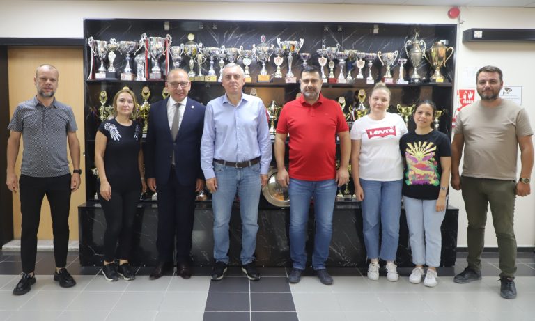 Turgutlu Belediyespor, Karaata Beton İle Sponsorluk Anlaşması Yaptı Turgutlu Belediyespor, Karaata Beton İle Sponsorluk Anlaşması Yaptı