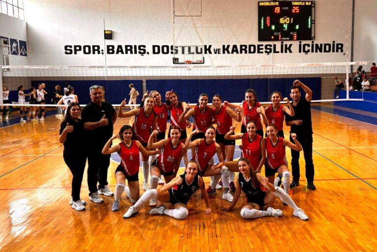 Turgutlu Belediyesi Kadın Voleybol Takımının İlk Maçta Yüzü Güldü Turgutlu Belediyesi Kadın Voleybol Takımının İlk Maçta Yüzü Güldü
