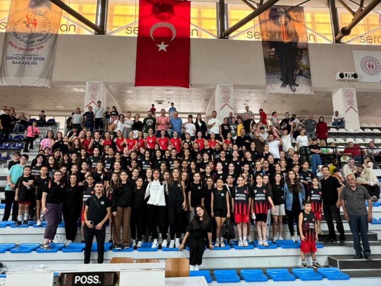 Filede Galip Turgutlu Belediyesi Kadın Voleybol Takımı Oldu Filede Galip Turgutlu Belediyesi Kadın Voleybol Takımı Oldu