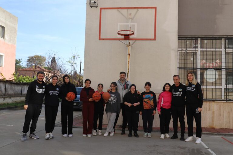 Turgutlu Belediyespor’dan Sosyal Sorumluluk Projesi Turgutlu Belediyespor’dan Sosyal Sorumluluk Projesi