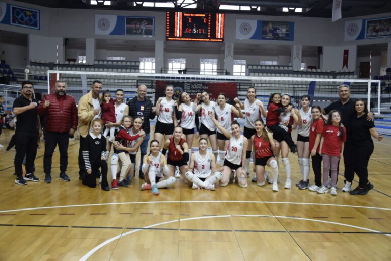 Turgutlu Kadın Voleybol Takımı Rakibine Geçit Vermedi Turgutlu Kadın Voleybol Takımı Rakibine Geçit Vermedi