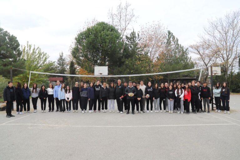 Turgutlu Belediyespor’dan Öğrencilere Spor Teşviki ve Maç Daveti Turgutlu Belediyespor’dan Öğrencilere Spor Teşviki ve Maç Daveti
