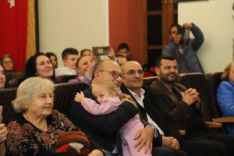 Turgutlu Belediyesinin ‘Sevgi Konseri’ Büyük Beğeni Topladı Turgutlu Belediyesinin ‘Sevgi Konseri’ Büyük Beğeni Topladı