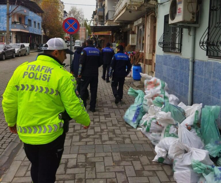 Turgutlu’da Yol ve Kaldırım İşgallerine Karşı Denetimler Kararlıkla Devam Ediyor Turgutlu’da Yol ve Kaldırım İşgallerine Karşı Denetimler Kararlıkla Devam Ediyor