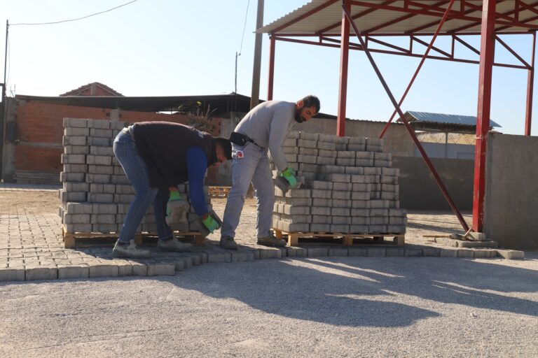 Turgutlu Belediyesi Fen İşleri Müdürlüğü Ekipleri Eş Zamanlı Çalışmalarını Sürdürüyor Turgutlu Belediyesi Fen İşleri Müdürlüğü Ekipleri Eş Zamanlı Çalışmalarını Sürdürüyor