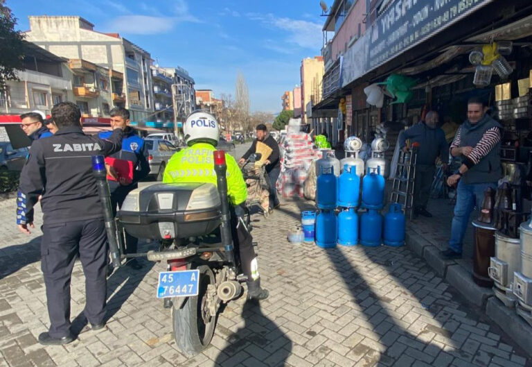 Turgutlu Belediyesi ve İlçe Emniyet Müdürlüğü Ekiplerinden Kaldırım İşgali Denetimi